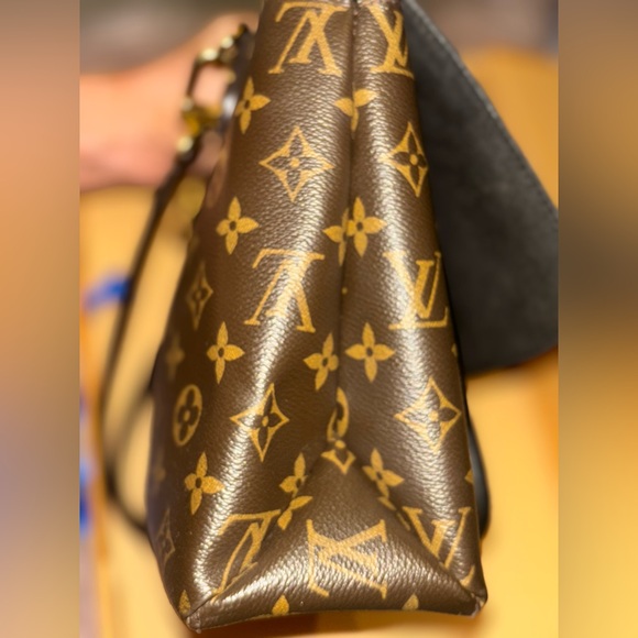 Louis Vuitton purse EXCELLENT CONDITION FULL INCLUSION - Picture 5 of 14